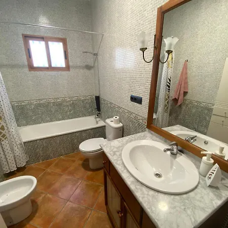 Chalet Dolores, Un Chalet Con Piscina Y Barbacoa En La Huerta Del Segura. *