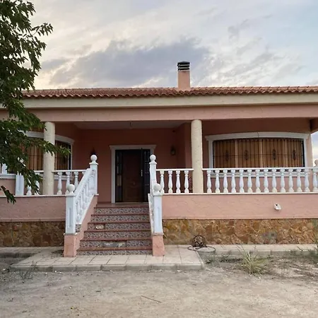Dolores, Un Chalet Con Piscina Y Barbacoa En La Huerta Del Segura.