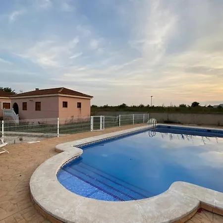 Dolores, Un Chalet Con Piscina Y Barbacoa En La Huerta Del Segura. Chalet Catral